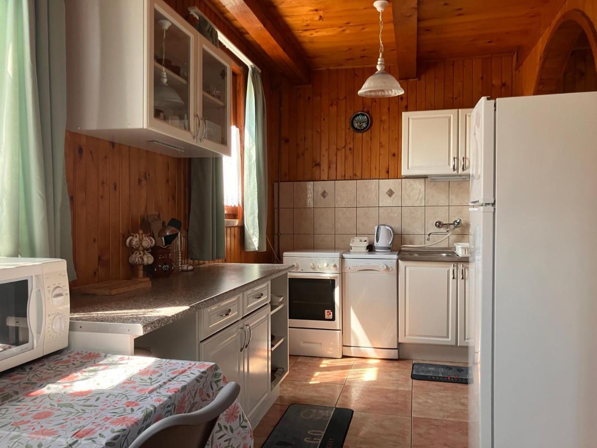 Lellei Pihenőház Balatonlelle Exterior foto
